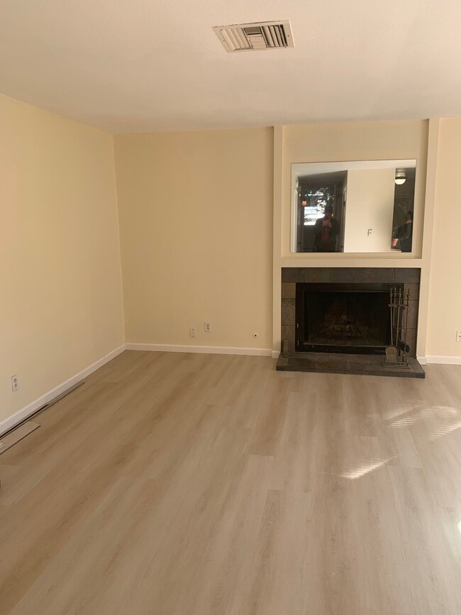 Photo - 3901 Clayton Rd Unidad Clayton