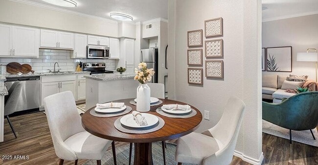 Photo - 1802 W Maryland Ave Unidad 3