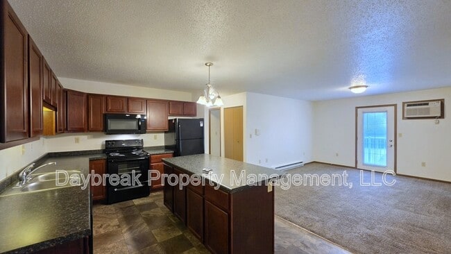 Photo - 303 16th St S