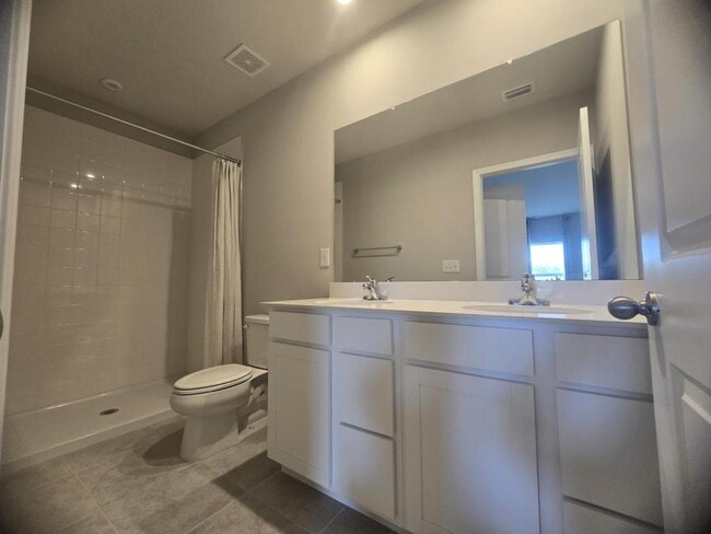 Photo - 138 Brofield St