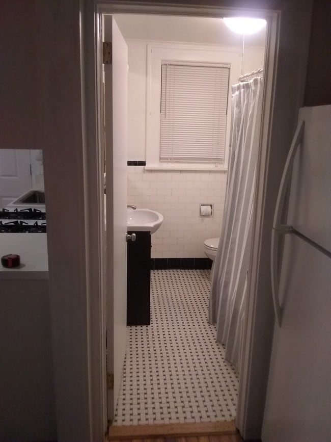 Bathroom - 720 E 2nd Ave Unit 1