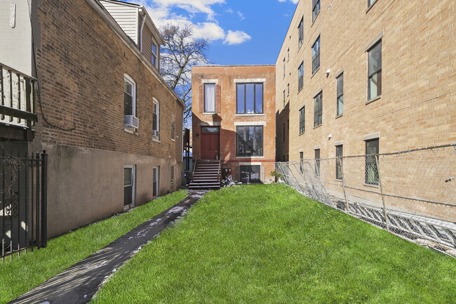 Photo - 1414 N Maplewood Ave Unit 1