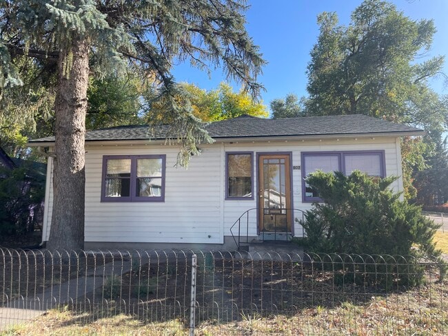 Building Photo - 802 Ussie Ave