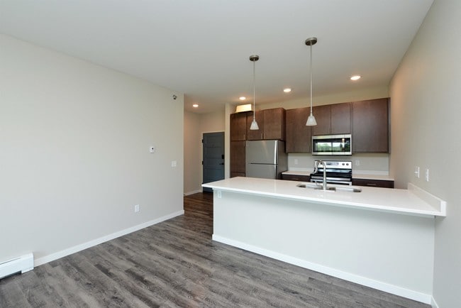 Photo - 304-15t 15th St N