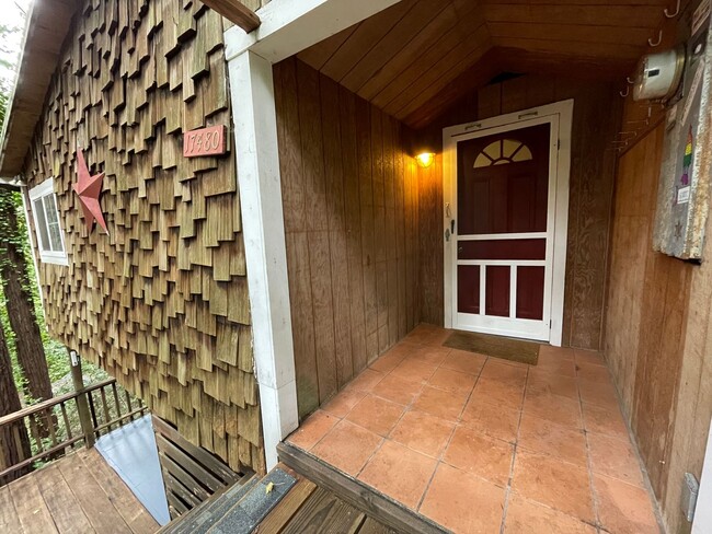 Photo - One bedroom Private Hilltop home washer, dryer, decks, redwoods