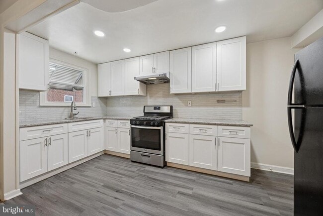 Photo - 255 Sherbrook Blvd