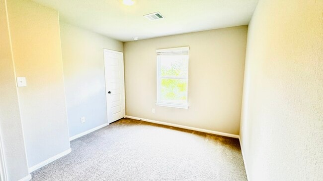 Building Photo - 2423 Bluefish Ct