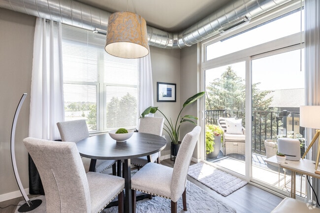 2HAB, 2BA - 1,018 ft² - Comedor - Mill on Main