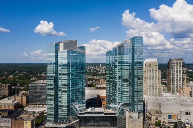 Building Photo - 5 Renaissance Square Unit 29A Rental