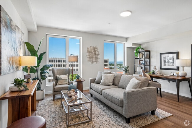 1BR, 1BA - 758SF - Living Room