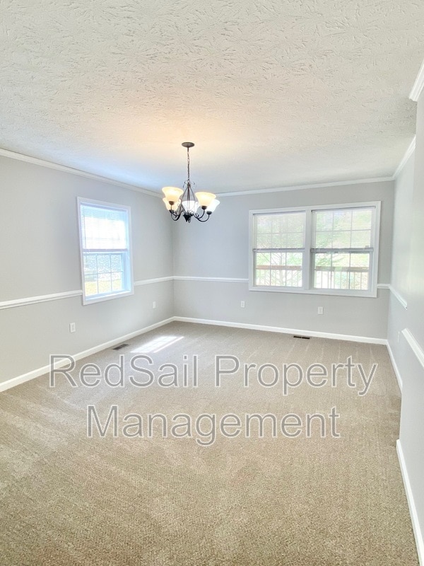 Photo - 102 Thunderbird Ln