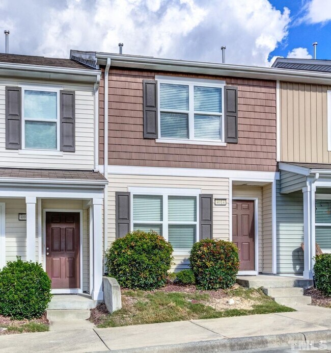 Photo - Spacious 3 Bed, 3.5 Bath Townhome in Desirable & Convenient Highland Creek Community!