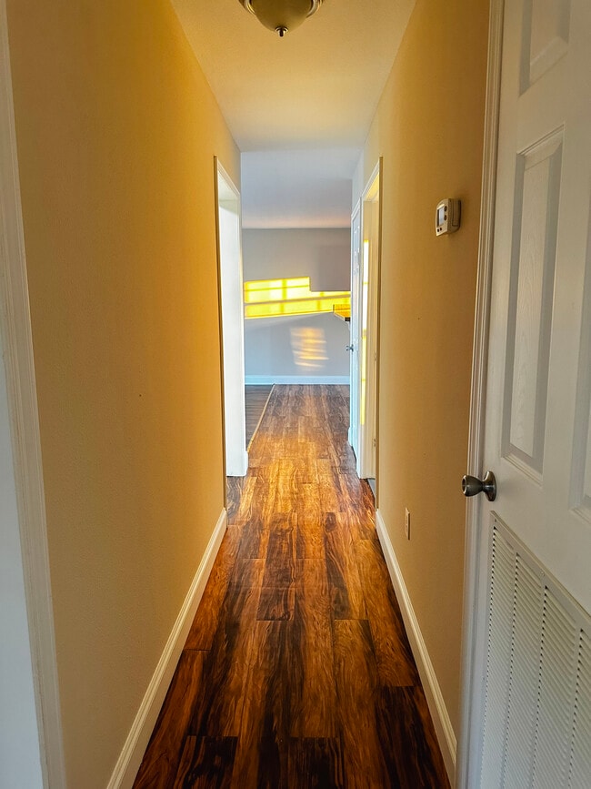 Pasillo - 123 Meadows Ln