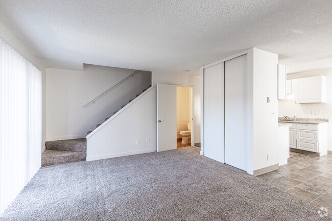 Interior Photo - King Manor in Milwaukie Rental