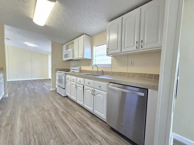Photo - 127 Knollwood Dr