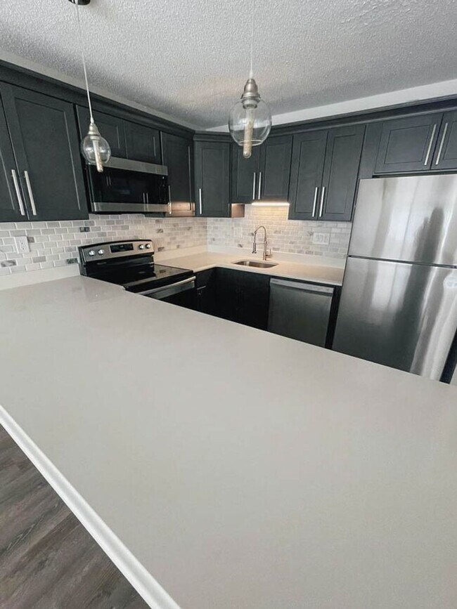 Photo - Beautifully Renovated 1bd Condo Unidad 471 Whalley Ave  - C