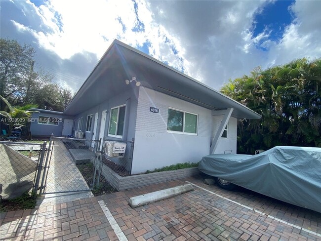 Building Photo - 6014 Rodman St Unit 2