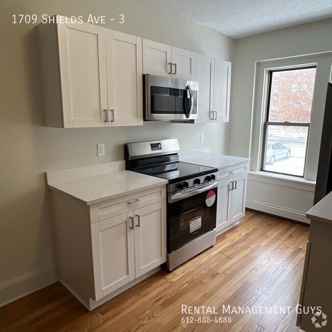 Building Photo - Huge 2 Bedroom! Completely Remodeled! Unit 3 Rental