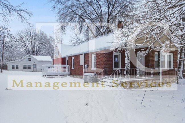 Building Photo - Newly Renovated Unit in Independence MO!