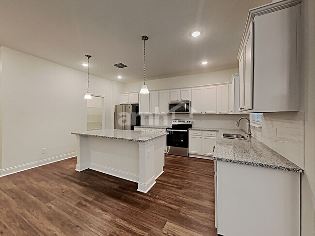 Photo - 716 Cyprus Ave