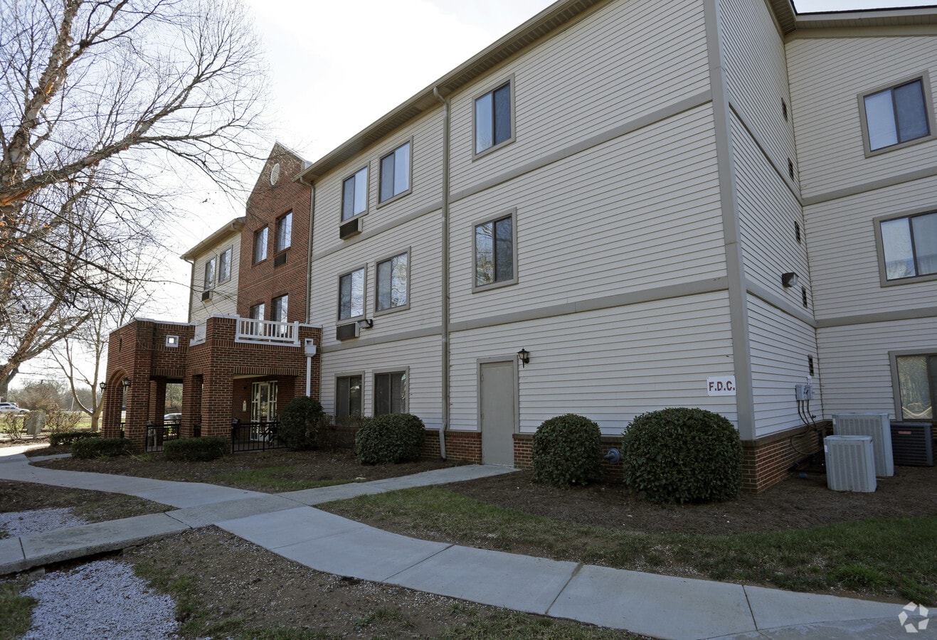 Photo - Green Street Plaza