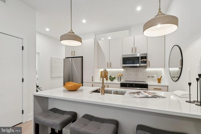 Photo - 30 W Allens Ln Unit 220