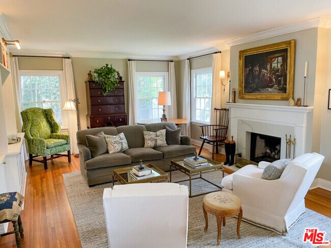 Photo - 934 S Dunsmuir Ave