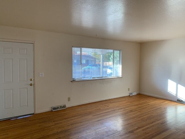 Photo - STUDENTS WELCOME! Spacious 5 Bed 2 Bath Ranch Home