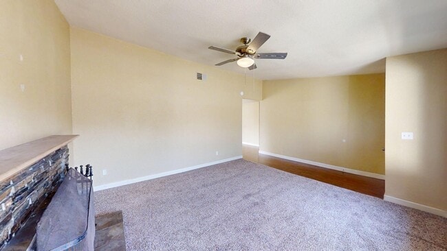 Photo - 6556 Mossview Way