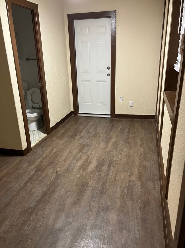 Photo - 101 E 6th St