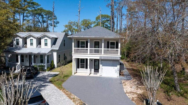 Building Photo - 15 Beacon Point Dr
