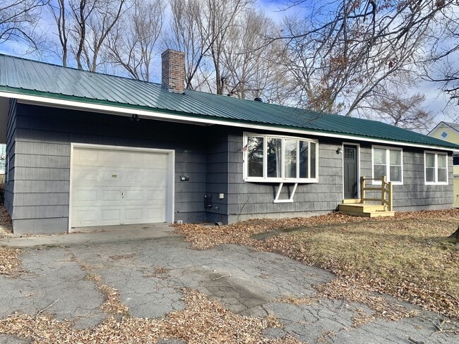 Building Photo - 13 Eaton St