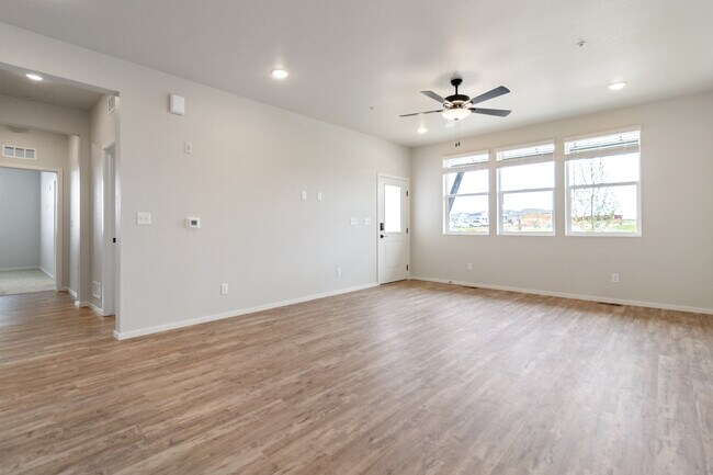 Photo - 1804 Iron Wheel Dr Unit 7