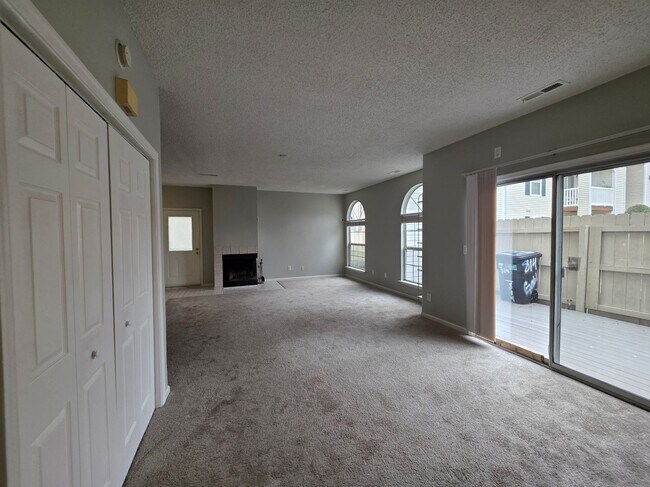 Photo - PEMBROKE CROSSING CONDOS