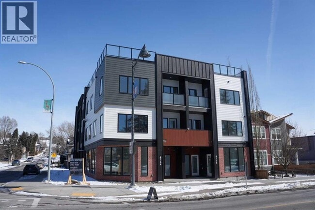 Photo - 1904-1947 47 St NW