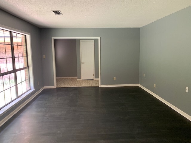 Photo - Large secluded 4 bedroom/2 bath in Blude R...