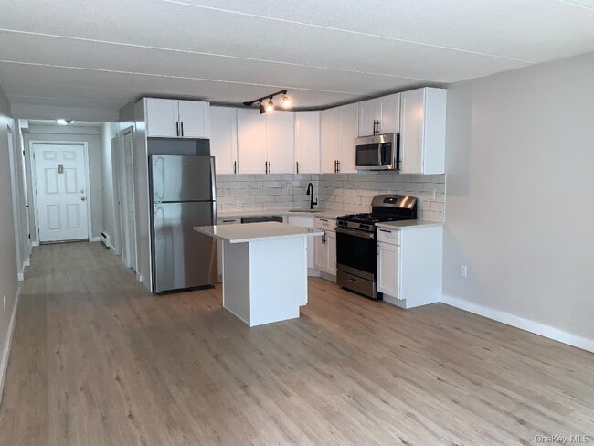 Building Photo - 85 N Middletown Rd Unit A9 Rental