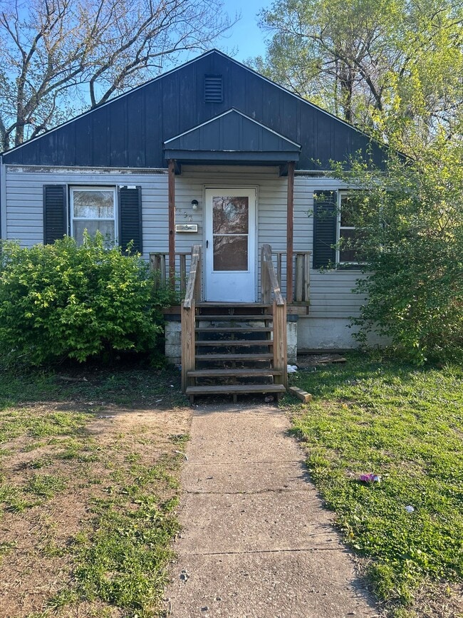 Building Photo - 5538 Avon Pl