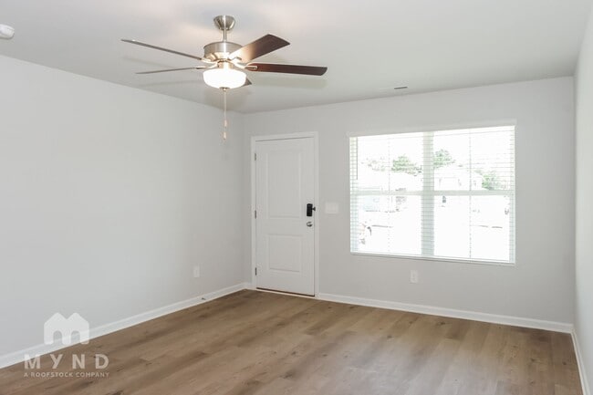 Photo - 161 Olde Hearth Rd