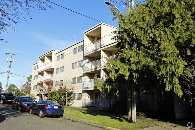 Photo - Lakeview Court Apartments
