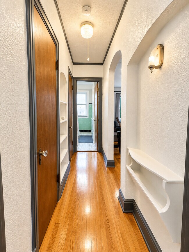 Photo - 1218 W Jarvis Ave