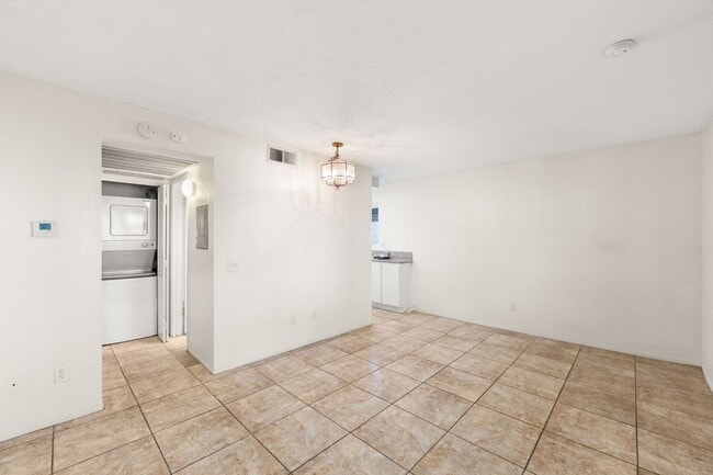 Photo - Studio Condo