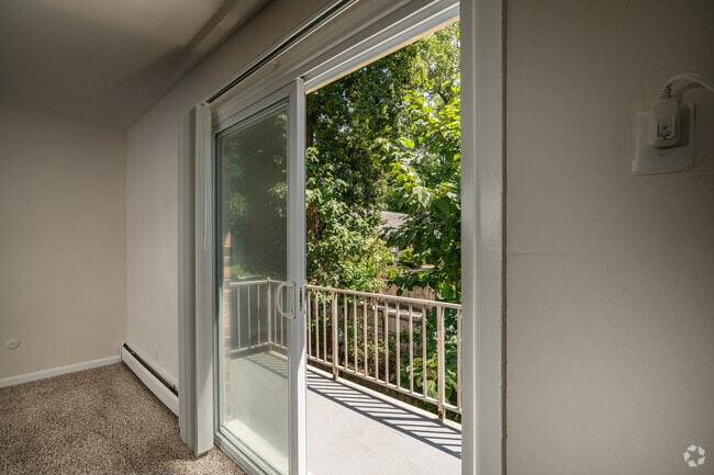 1BR, 1BA - 750SF - Terrace