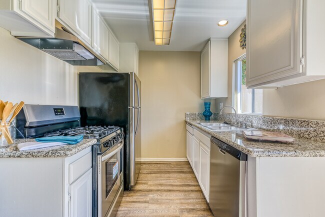 Canyon Club Apartments