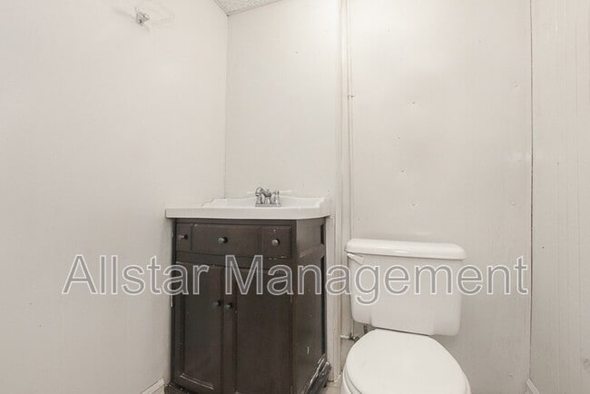 Photo - 3195 Whitethorn Rd