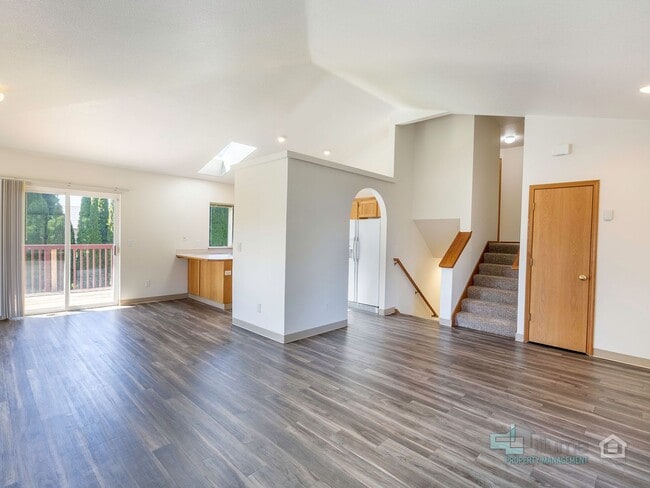 Photo - Stunning 3 bedroom 2.5 bathroom Home!
