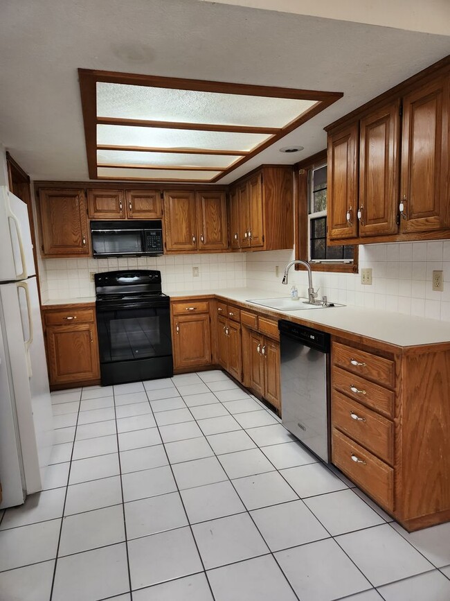 Photo - Southwest Springfield 3 Bed / 2 Bath Home with Garage – Pre-Leasing Now!