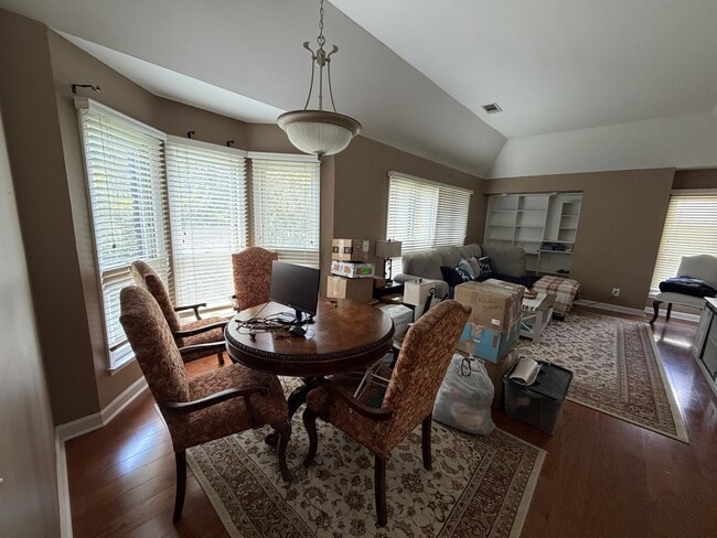 Photo - 607 Queens Rd