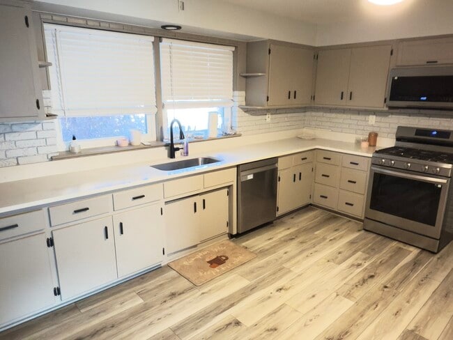 Photo - 4201 W 55th St