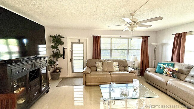 Photo - 21 Newport Ct